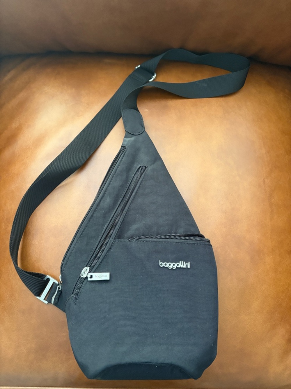 Baggallini Black Sling Crossbody Bag Lightweight Travel Everyday
